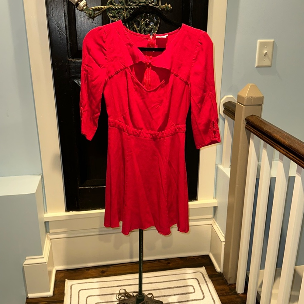 Flirty red dress, beautiful cut/details
